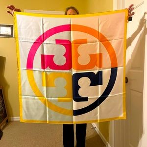 BRAND NEW Tory Burch stunning square 100% silk scarf